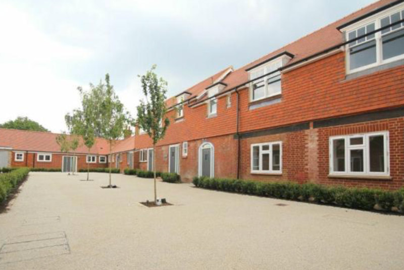 Courtyard Apartment, Graylands Estate